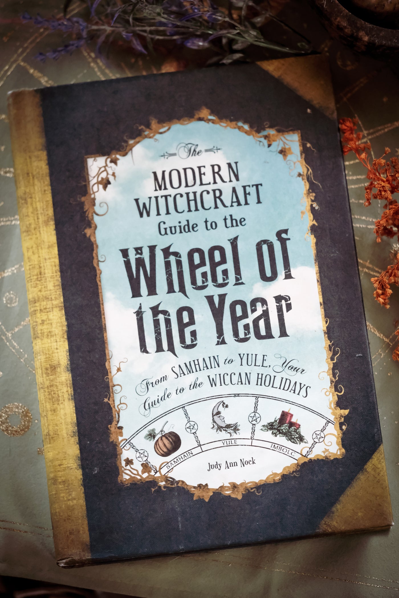 Guide to the Wheel of the year // Modern Witchcraft